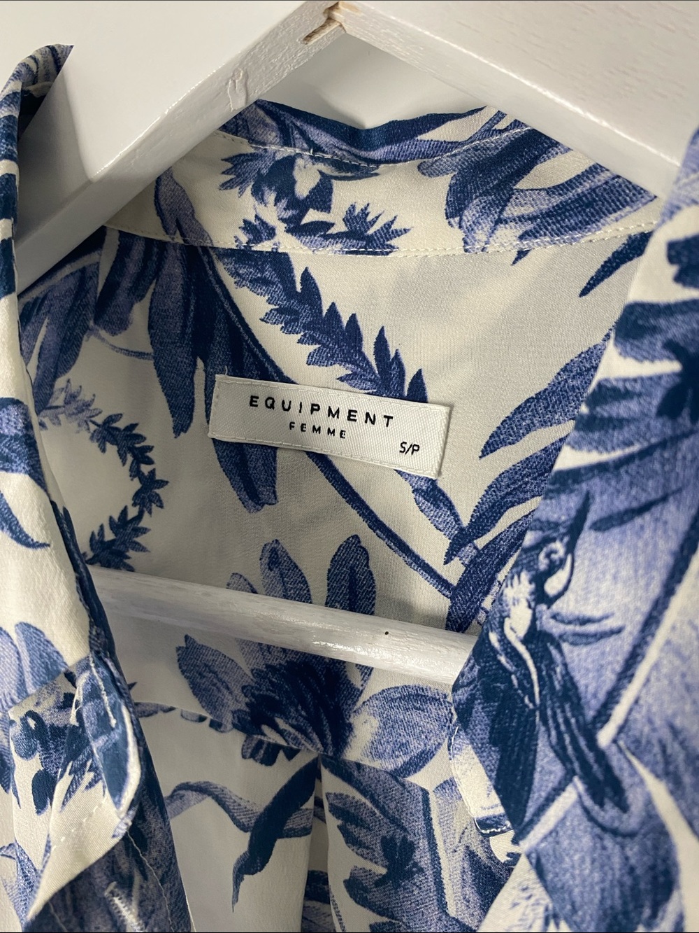 Equipment Silk Tropical Print Blouse White Blue Tie Front Shirt NWT - Picture 5 of 6